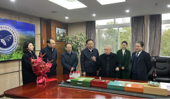 重庆市张安疆副市长慰问向仲怀院士并关心scout69
发展